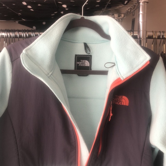 Beautiful North Face Jacket - Picture 4 of 6